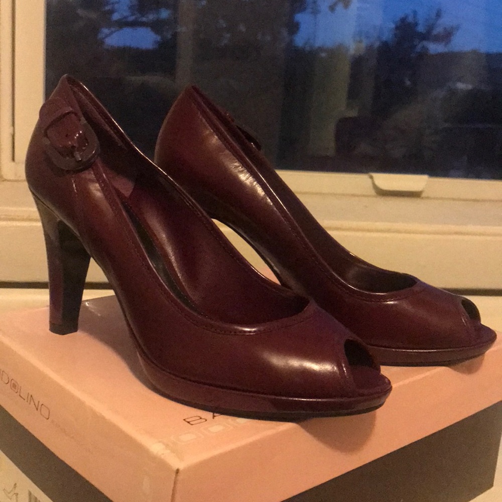 Burgundy/purple leather peep toe pumps-size 6